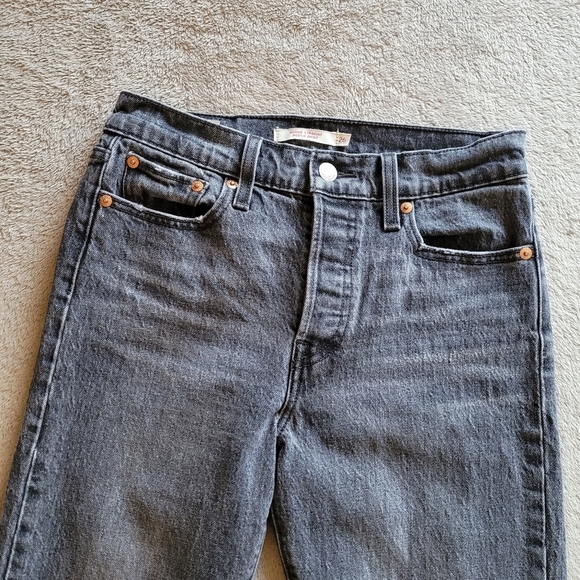 Levi's Wedgie Straight Black Embers faded black cropped raw hem jeans size 26 - Picture 6 of 15